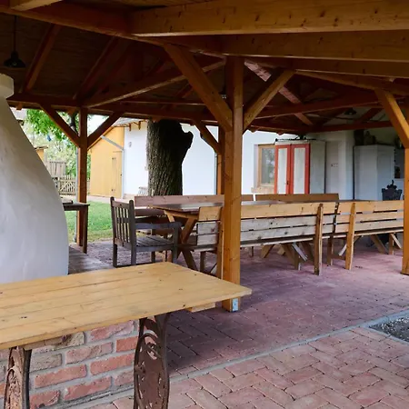 Koris Tanya Hodmezovasarhely